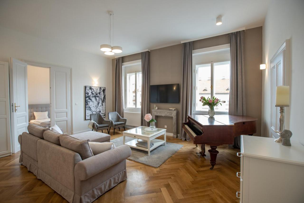 El Gusto Homes Town Šoproň Exteriér fotografie