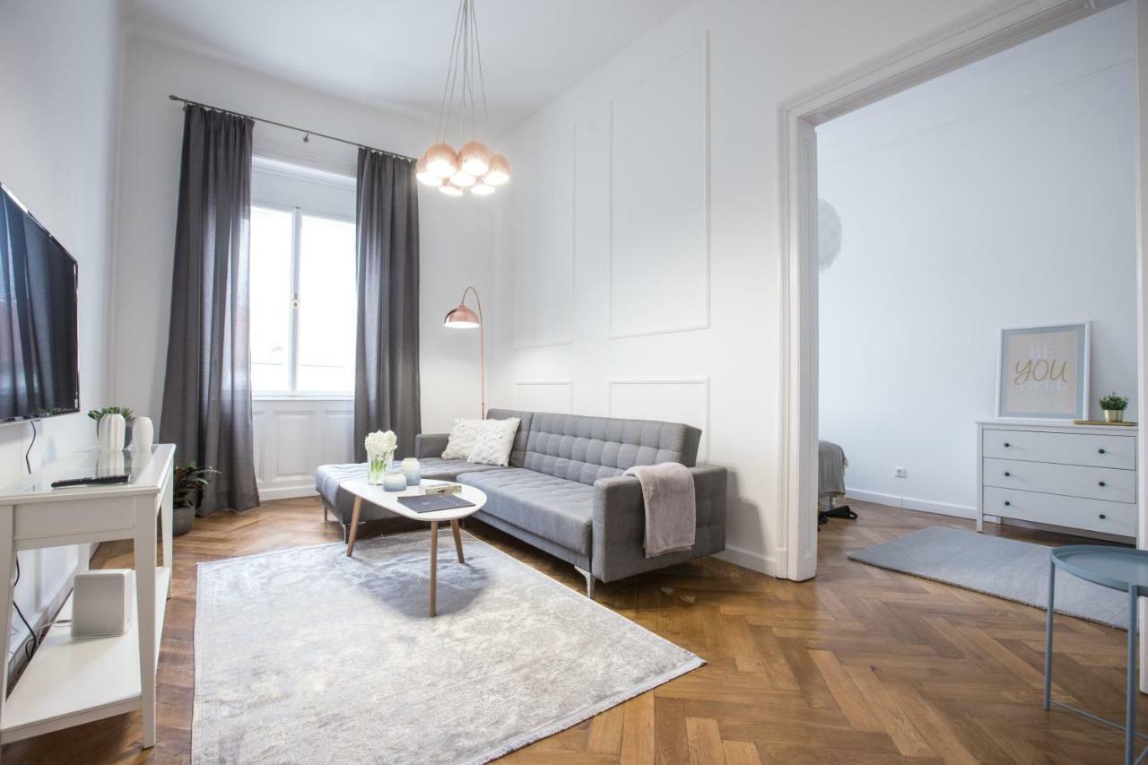 El Gusto Homes Town Šoproň Exteriér fotografie